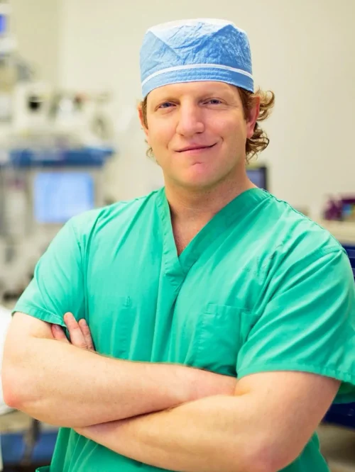 Dr. Jeffrey Monash, MD, FACS, CWSP, leading wound care and bariatric surgery specialist, in his Tucson, Arizona clinic. Founder of Wound Center of Tucson and Tucson Bariatric, providing expert care in hyperbaric oxygen therapy, diabetic ulcer treatment, and minimally invasive bariatric procedures.